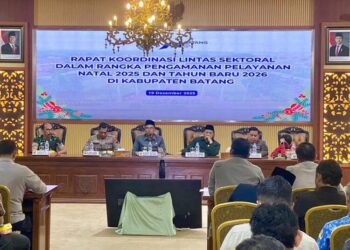 Beranda 85 Rapat koordinasi lintas sektoral guna mematangkan pengamanan perayaan Natal dan Tahun Baru (Nataru) 2025/2026 di Aula Bupati Batang, Kabupaten Batang, Jumat, 19 Desember 2025. (Humas Pemkab Batang/Lingkarjateng.id)