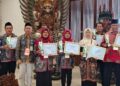 7 Sekolah di Rembang Terima Penghargaan Adiwiyata Nasional, Mana Saja? 26 Disdikpora bersama perwakilan sejumlah sekolah penerima penghargaan Sekolah Adiwiyata Nasional di Gedung Sasono Utomo, Taman Mini Indonesia Indah (TMII), Jakarta, Kamis, 11 Desember 2025. (Humas Pemkab Rembang/Lingkarjateng.id)