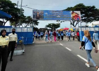 ILUSTRASI: Pekerja memasuki kawasan pabrik. (Lingkarnews Network)