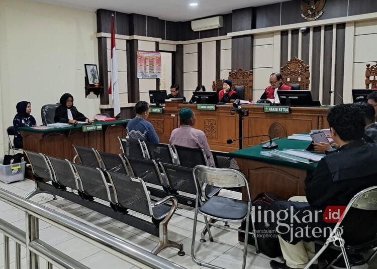 Sidang Dugaan Korupsi APBDes Kalirejo Grobogan, Jaksa Ungkap Pembayaran Tak Wajar 25 Sidang lanjutan dugaan tindak pidana korupsi APBDes Kalirejo, Kecamatan Wirosari, Kabupaten Grobogan, dengan terdakwa TS di Pengadilan Tipikor Semarang, Jumat, 12 Desember 2025.(Kejari Grobogan/Lingkarjateng.id)