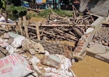 POTRET: Kondisi tanggul jebol di Sungai Widodaren Desa Ketitangwetan, Kecamatan Batangan, Kabupaten Pati pada Rabu, 10 Desember 2025. (Lingkarnews Network)