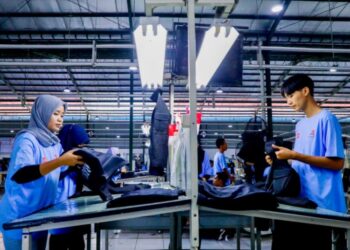 POTRET: Kesibukan karyawan industri tekstil di Jawa Tengah. (Humas Pemprov Jateng)