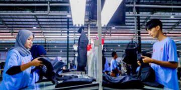 Pemprov Jateng Kejar Target Pertumbuhan Ekonomi 2026 Capai 5,4 Persen 16 POTRET: Kesibukan karyawan industri tekstil di Jawa Tengah. (Humas Pemprov Jateng)