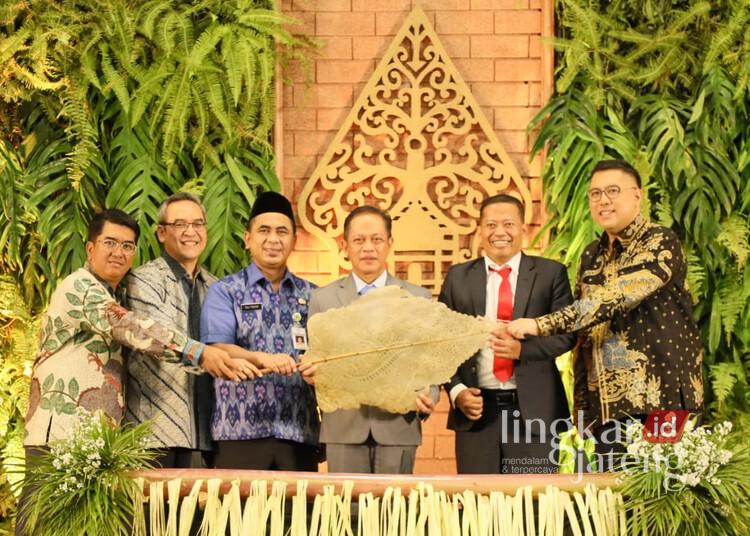 Pemprov Jateng Akan Kaji Ulang Seluruh Aktivitas Tambang, Termasuk di Gunung Slamet 25 Wakil Gubernur Jawa Tengah, Taj Yasin, saat menghadiri acara UI Greenmetric 2025 Announcement and Awarding di Muladi Dome, Kampus Undip Semarang, Selasa, 16 Desember 2025. (Humas Pemprov Jateng/Lingkarjateng.id)