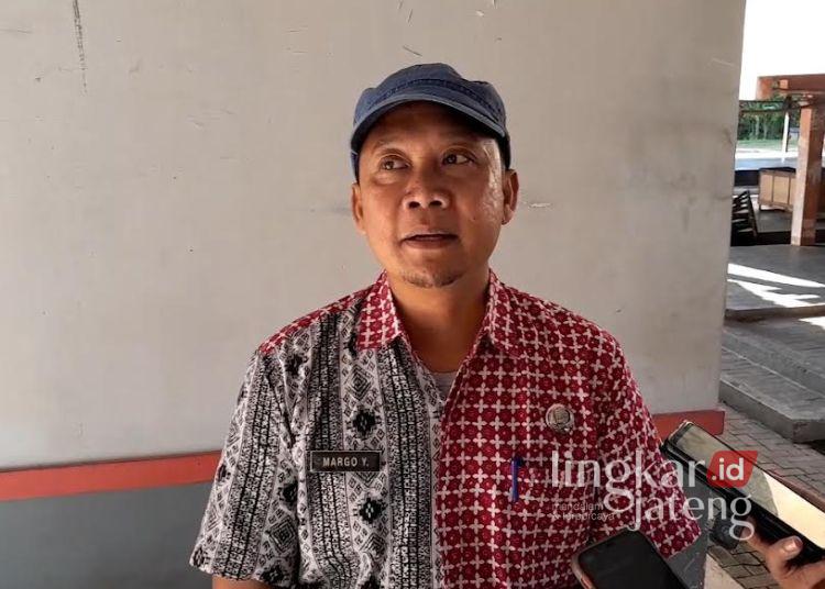 Kepala Bidang Pasar DindagkopUKM Blora, Margo Yuwono saat diwawancara, Selasa, 2 Desember 2025. (Eko Wicaksono/Lingkarjateng.id)