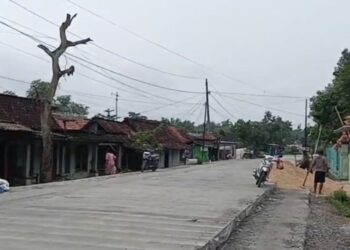 Ruas Jalan Japah-Tunjungan, Blora yang masuk dalam program IJD tahun 2025. (Eko Wicaksono/Lingkarjateng.id)