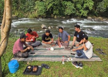 H-1 Reuni Genbi Jateng, Panitia Siap Sambut Alumni 2004 Pondok Modern Gontor di Guci Tegal 25 SEJUK : Berapa panitia reuni Genbi Jateng saat finalisai persiapan pelaksanaan kegiatan moci bareng di Guci, Jawa Tengah, beberapa waktu lalu. (Dok. Pribadi/Lingkarjateng.id)