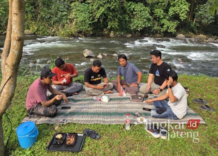 H-1 Reuni Genbi Jateng, Panitia Siap Sambut Alumni 2004 Pondok Modern Gontor di Guci Tegal 25 SEJUK : Berapa panitia reuni Genbi Jateng saat finalisai persiapan pelaksanaan kegiatan moci bareng di Guci, Jawa Tengah, beberapa waktu lalu. (Dok. Pribadi/Lingkarjateng.id)