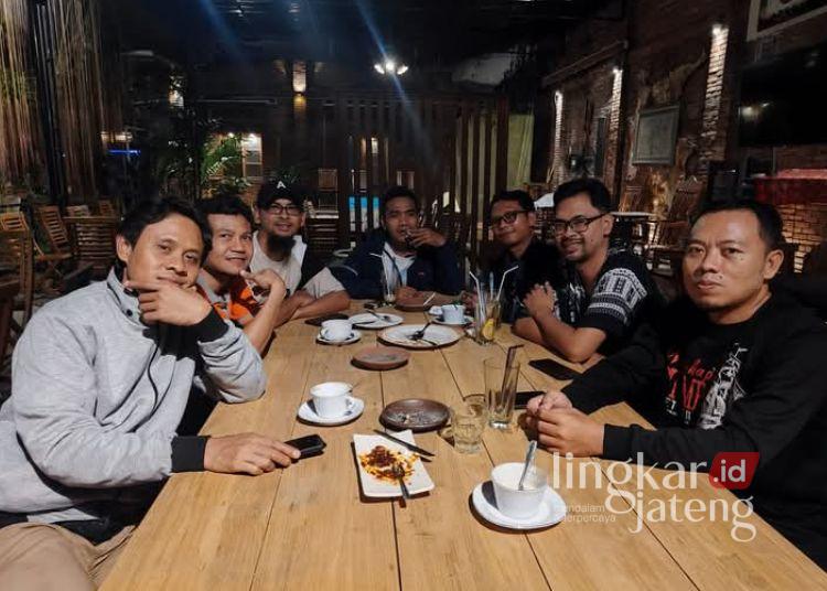 H-3 Jelang Reuni, Panitia Moci Bareng Matangkan Persiapan 25 TECHNICAL MEETING: Panitia penyelenggara moci bareng di Guci usai rapat koordinasi untuk mematangkan acara di salah satu cafe di daerah Tegal, Jawa Tengah beberapa waktu lalu. (Dok. Pribadi/Lingkarjateng.id)