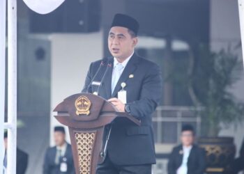 Wakil Gubernur Jawa Tengah Taj Yasin saat memimpin upacara peringatan Hari Bela Negara ke-77, di Halaman Kantor Gubernur Jateng, Jumat, 19 Desember 2025. (Humas Pemprov Jateng/Lingkarjateng.id)