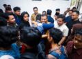 Gubernur Luthfi Temui Mahasiswa Korban Bencana Sumatra, Beri Motivasi dan Bantuan 29 Gubernur Jawa Tengah Ahmad Luthfi merangkul mahasiswa korban bencana Sumatra di Semarang dan memberikan motivasi serta bantuan, Senin, 8 Desember 2025. (Humas Pemprov Jateng/Lingkarjateng.id)