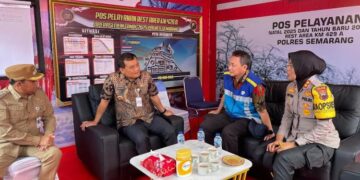 Gubernur Jateng Ahmad Luthfi saat meninjau kesiapan Rest Area KM 429 A di ruas Tol Semarang-Solo yang ada di wilayah Ungaran, Kabupaten Semarang, Selasa, 23 Desember 2025. (Hesty Imaniar/Lingkarjateng.id)