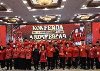 Daftar 35 Ketua DPC PDIP se-Jateng, Menjabat Untuk Periode 2025-2030 33 Ketua PDIP Megawati Soekarnoputri foto bersama pengurus baru DPD PDI Perjuangan Jawa Tengah periode 2025-2030. (Derap Juang)