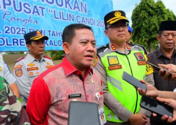 Beranda 83 Wakil Bupati Pekalongan Sukirman diwawancara usai mengikuti Apel Gelar Pasukan Operasi Lilin Candi 2025 di halaman Mapolres Pekalongan, Jumat, 19 Desember 2025. (Fahri Akbar/Lingkarjateng.id)