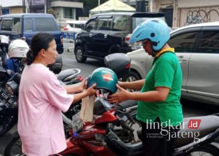 Cegah Kecelakaan saat Nataru, Salatiga Tambah Rambu Lalu Lintas di Titik Rawan 25 Sejumlah kendaraan bermotor melintasi kawasan Jalan Jenderal Sudirman, Salatiga, baru-baru ini. (Angga Rosa/Lingkarjateng.id)