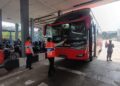 Dinas Perhubungan saat melakukan ramp check pada bus atau kendaraan berpenumpang di Terminal Bawen, Kabupaten Semarang untuk meningkatkan pengamanan jelang Nataru 2025/2026. (Hesty Imaniar/Lingkarjateng.id)