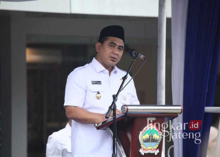 Wagub Taj Yasin: Pembangunan Infrastruktur Jateng Hampir 100 Persen 25 Wakil Gubernur Jawa Tengah Taj Yasin saat mengisi acara Peringatan Hari Bakti ke-80 Kementrian PU, di Halaman Kantor Dinas Pekerjaan Umum, Bina Marga dan Cipta Karya (PU BMCK) Provinsi Jawa Tengah pada Rabu, 3 Desember 2025. (Humas Pemprov Jateng/Lingkarjateng.id)