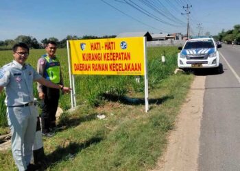 Jadi Perhatian Serius, Dua Titik Black Spot di Blora Rawan Kecelakaan, Pengendara Diimbau Hati-hati 25 Polisi memasang himbauan di kawasan Black Spot atau kawasan rawan kecelakaan. Foto : Hanafi/ Lingkar Jateng