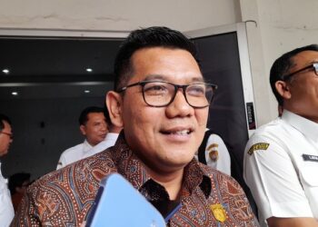 Ketua DPRD Kendal Mahfud Sodiq saat diwawancarai. Foto : Anik Kustiani / Lingkar Jateng