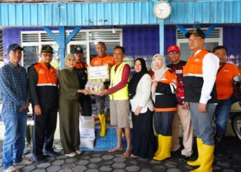 Bupati  Kendal Tinjau dan Serahkan Bantuan kepada Warga Terdampak Banjir di Karangmulyo