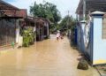 7 Kecamatan di Kendal Masih Terendam Banjir hingga 17 Januari 2026 29 ILUSTRASI: Banjir menggenang di wilayah permukiman warga Kabupaten Kendal. (Anik Kustiani/Lingkarjateng.id)