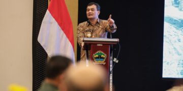 Gubernur Jawa Tengah Ahmad Luthfi memberi arahan dalam agenda Komitmen Bersama Pencapaian Target Kinerja Ketahanan Pangan Provinsi Jateng 2026, di The Sunan Hotel, Kota Surakarta pada Rabu, 14 Januari 2026. (Humas Pemprov JatengLingkarjateng.id)