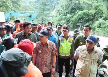 Gubernur dan Wagub Jateng Cek Penanganan Longsor di Tempur Jepara