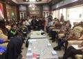 Aliansi buruh saat beraudiensi dengan Disperinaker Kabupaten Kendal untuk meminta peninjauan rekomendasi UMSK, Jumat, 9 Januari 2026. (Anik Kustiani/Lingkarjateng.id)