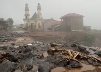 Kondisi Desa Penakir, Kecamatan Pulosari, Kabupaten Pemalang, di lereng Gunung Slamet usai diterjang banjir bandang, Sabtu, 24 Januari 2026. (Facebook Riyanti Silla/Lingkarjateng.id)