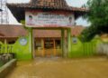 Banjir merendam SDN Semampir, Kecamatan Pati Kota, Kabupaten Pati, Senin, 12 Januari 2026. (Lingkarnews Network/Lingkarjateng.id)