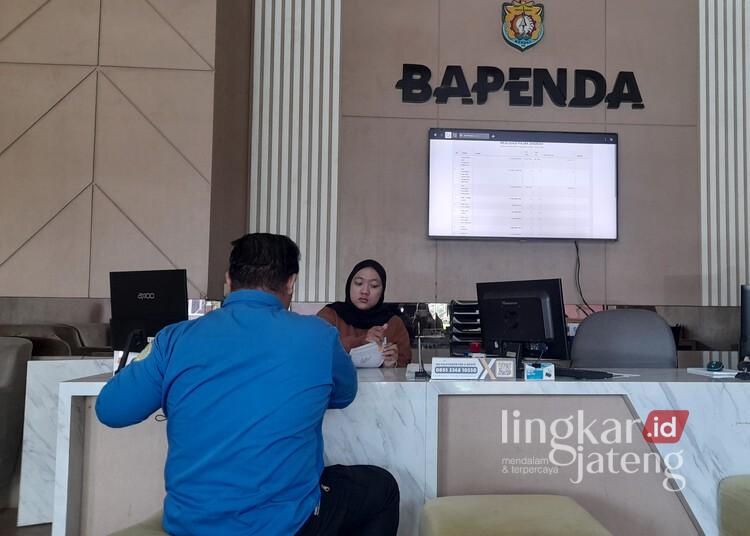 Realisasi Pajak Daerah Kendal 2025 Melejit, DPRD Beri Apresiasi 25 Pelayanan di Kantor Bapenda Kabupaten Kendal. (Anik Kustiani/Lingkarjateng.id)