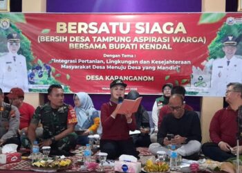 Bupati Kendal, Dyah Kartika Permanasari, saat kegiatan Bersatu Siaga di Desa Karanganom, Kecamatan Weleri pada Jumat, 30 Januari 2026. (Anik Kustiani/Lingkarjateng.id)