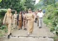 Bupati Kendal Upayakan Perbaiki Jalan Longsor di Singorojo Pakai Anggaran BTT 28 Bupati Kendal, Dyah Kartika Permanasari, meninjau jalan yang longsor di Dukuh Bumen, Desa Cening, Kecamatan Singorojo, Kabupaten Kendal, Senin, 5 Januari 2026. (Anik Kustiani/Lingkarjateng.id)