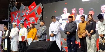 Suasana acara doa lintas agama dalam perayaan malam tahun baru di Simpang Lima, Kota Semarang, Rabu malam, 31 Desember 2025. (Syahril Muadz/Lingkarjateng.id)