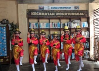 Eksis Sejak Kolonial Belanda, Pemkab Batang Dorong Tari Babalu Jadi WBTb 25 Beberapa penari sedang melakukan tarian Babalu di Batang, belum lama ini. (Antara/Lingkarjateng.id)