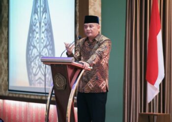 Gubernur Jateng Kolaborasi Lintas Sektor Genjot Produksi Gabah 10,5 Juta Ton Tahun 2026 29 Gubernur Jawa Tengah, Ahmad Luthfi, menyampaikan arahan dalam Rakornas II Lembaga Dakwah Komunitas (LDK) PP Muhammadiyah di Universitas Muhammadiyah Semarang (Unimus), Kamis, 29 Januari 2026 malam. (Humas Pemprov Jateng)