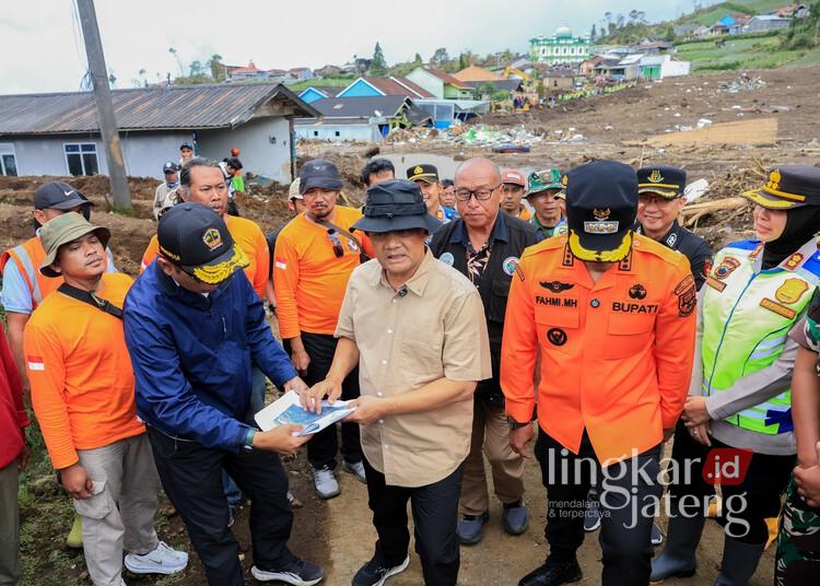 Gubernur Jateng Siapkan Huntara dan Huntap bagi Korban Banjir-Longsor Purbalingga 25 Gubernur Jawa Tengah (Jateng) Ahmad Luthfi meninjau lokasi bencana banjir dan tanah longsor di Kabupaten Purbalingga, Jumat, 30 Januari 2026. (Humas Pemprov Jateng/Lingkarjateng.id)