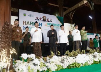 Sejumlah tokoh menghadiri Haul Gus Dur dan Harlah NU di Pendopo Kabupaten Jepara, Selasa, 6 Januari 2026. (Tomi Budianto/Lingkarjateng.id)