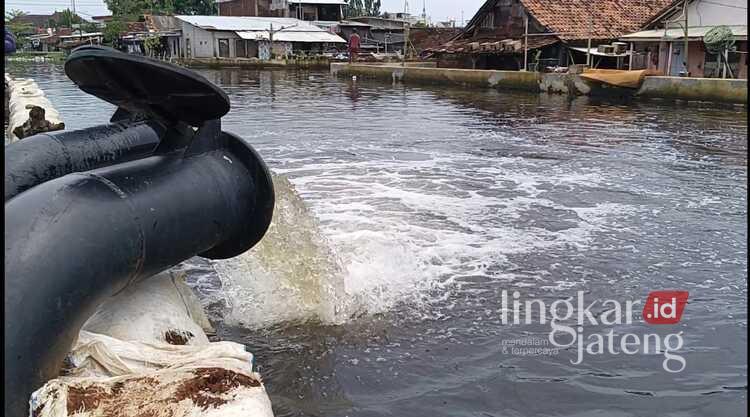 Genangan Banjir Kota Pekalongan Surut Signifikan, BPBD Aktifkan Pompa Air 25 Pompa air yang digunakan untuk menyedot genangan banjir di Kota Pekalongan kembali diaktifkan usai, luapan sungai alami penurunan. Foto : Dok. BPBD Kota Pekalongan