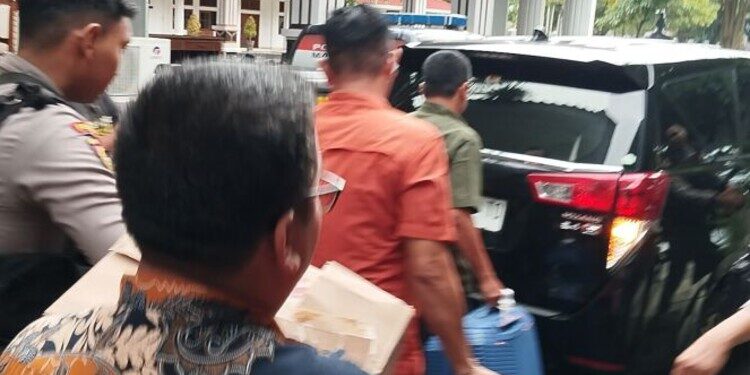 KPK Geledah Rumdin Bupati Pati Sudewo