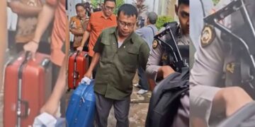 KPK Bawa 2 Koper dan 1 Kardus Usai Geledah Rumah Dinas Bupati Pati Non Aktif Sudewo 6 Tim penyidik KPK membawa dua koper dan satu kardus usai menggeledah Rumah Dinas Bupati Pati non aktif Sudewo di Kompleks Kantor Bupati Pati, Kamis, 22 Januari 2026. (Tangkapan layar FB Eko Kuswanto/Lingkarjateng.id)