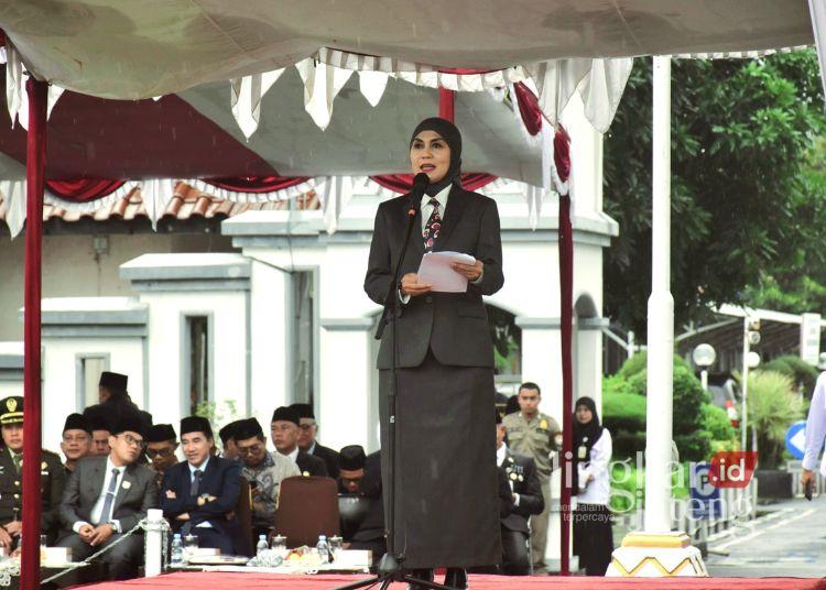 Bupati Kendal Pimpin Upacara Peringatan HAB Kemenag ke-80 25 Bupati Kendal, Dyah Kartika Permanasari, saat menjadi inspektur upacara peringatan Hari Amal Bakti (HAB) Kementerian Agama (Kemenag) ke-80 tahun 2025 di Alun-alun Kabupaten Kendal, Sabtu, 3 Januari 2025. (Dok. Pribadi/Lingkarjateng.id)
