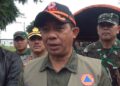 Kepala BNPB Letjen TNI Suharyanto memberi keterangan saat kunjungan ke Kabupaten Demak, Sabtu, 17 Januari 2026. (M. Burhanuddin Aslam/Lingkarjateng.id)