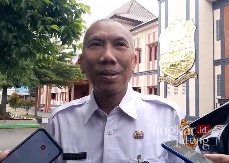 Diperiksa KPK 6 Jam, Kepala Dispermades Pati Dicecar Pertanyaan soal Pengisian Perades 25 Kepala Dispermades Pati, Tri Hariyama, memberi keterangan kepada awak media usai diperiksa KPK di Mapolresta Pati, Rabu, 28 Januari 2026. (Lingkarnews Network/Lingkarjateng.id)