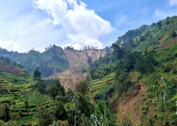 Longsor di lereng Gunung Prau wilayah Kecamatan Bawang, Kabupaten Batang, beberapa waktu lalu. (Dok. Lingkarjateng.id)