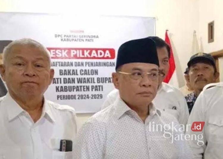 Gerindra Pati Belum Ambil Sikap Soal Pemecatan Sudewo, Tunggu Proses Hukum KPK 25 Ketua DPC Gerindra Pati Hardi bersama Bupati Pati Nonaktif Sudewo. (Lingkarnews Network)