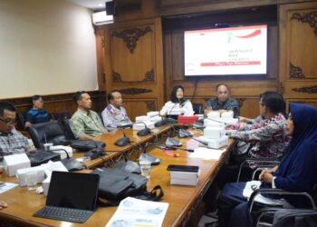 Pedagang Protes Sewa Kios Terminal Tamansari Salatiga Mahal Harus Dibayar di Muka 25 DISKUSI: Perwakilan pedagang Terminal Tamansari saat menyampaikan keluhannya terkait sewa kios kepada anggota DPRD Salatiga, belum lama ini. (Dok for Lingkarjateng.id)