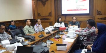 DISKUSI: Perwakilan pedagang Terminal Tamansari saat menyampaikan keluhannya terkait sewa kios kepada anggota DPRD Salatiga, belum lama ini. (Dok for Lingkarjateng.id)