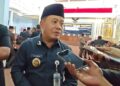 Wakil Bupati Pekalongan Sukirman memberikan keterangan kepada wartawan usai rapat paripurna DPRD Kabupaten Pekalongan, Rabu, 7 Januari 2026. (Fahri Akbar/Lingkarjateng.id)