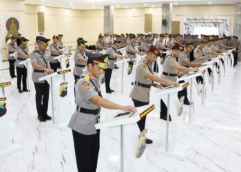 Upacara serah terima jabatan terhadap 32 perwira menengah (Pamen) di lingkungan Polda Jateng yang digelar di Gedung Borobudur Mapolda Jateng pada Senin, 12 Januari 2026. (Humas Polda Jateng/Lingkarjateng.id)